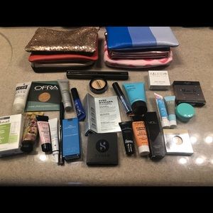 25 brand new Delux samples from Ipsy with 6 bags